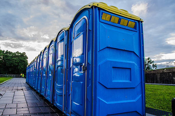 Best Portable restroom trailer rental  in Blue Springs, MO